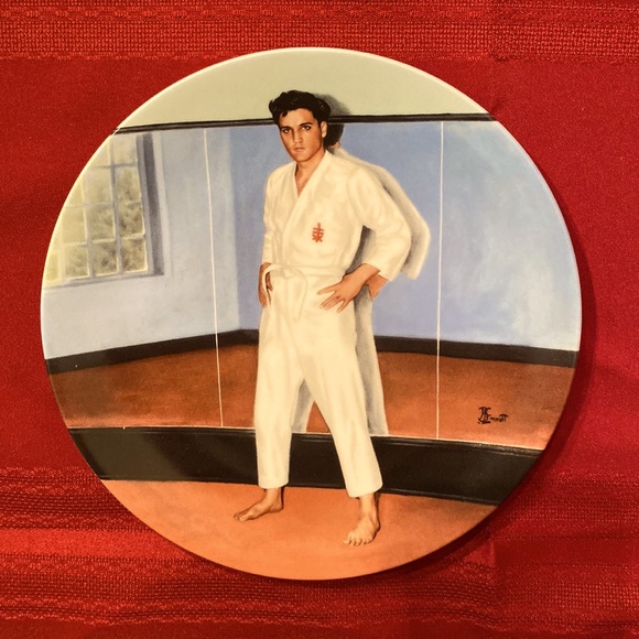 Elvis Presley: Looking at a Legend Delphi Collector Plate - 8 1/2” - Picture 1 of 7